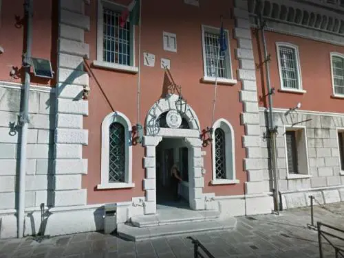 Il senegalese irregolare risponde al controllo: botte ai carabinieri