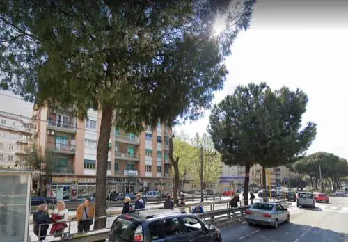 Roma, prima la rapina poi le botte ai militari: arrestato magrebino