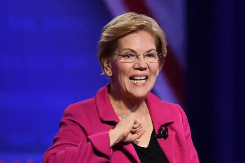 Warren provoca Facebook e pubblica spot fake