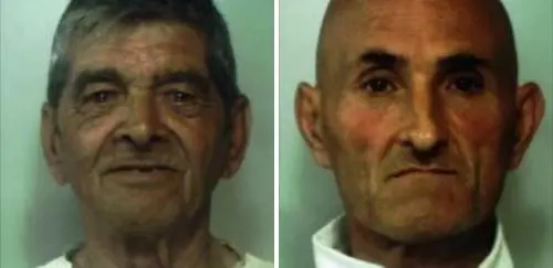 Li pedinano e li beccano con droga e armi clandestine