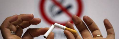 Il sindaco Sala dichiara guerra alle sigarette: "Stop al fumo all'aperto"