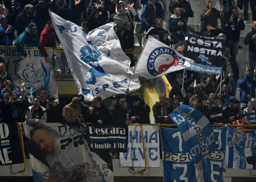 Razzismo, il Pescara "licenzia" un tifoso: "Non sei più dei nostri"