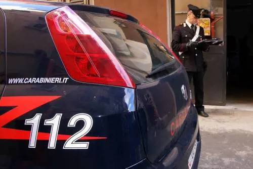Pugni in faccia ai carabinieri intervenuti per sedare una rissa