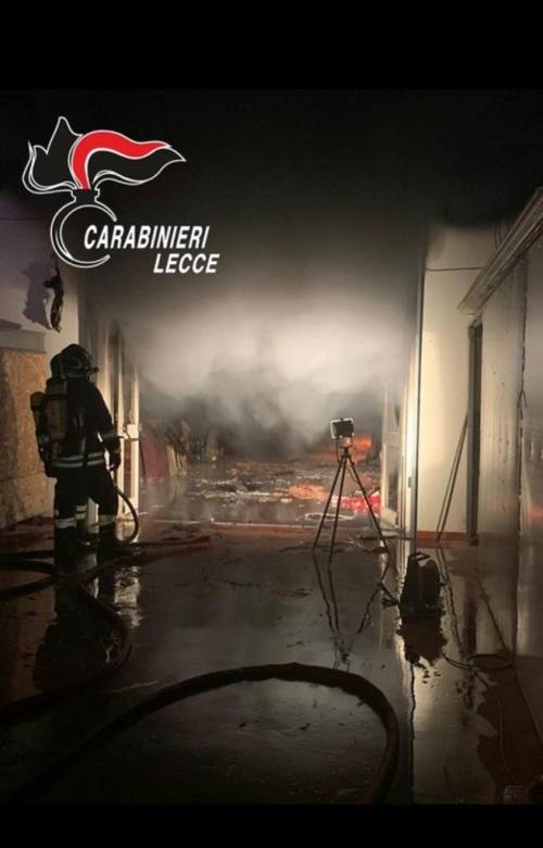 Lecce, fiamme all'agenzia funebre: "È incendio doloso"