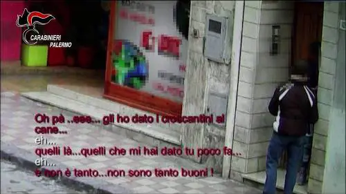 "Ho dato i croccantini al cane", così ordinavano la droga