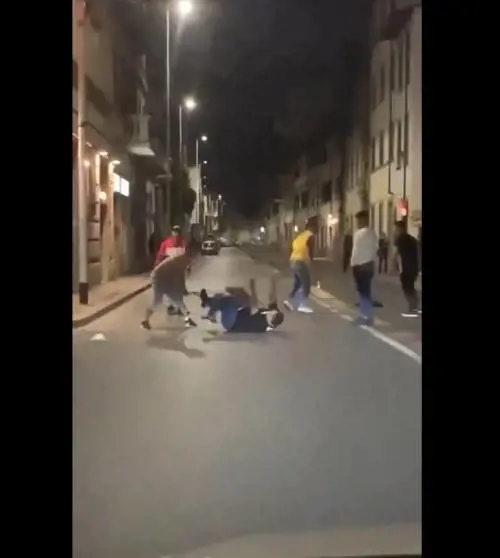 "Nardella premia Gere, a Firenze gli stranieri si pestano"