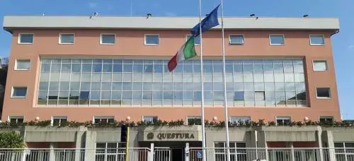 Violenza anche contro le forze dell'ordine: la polizia rimpatria tunisino
