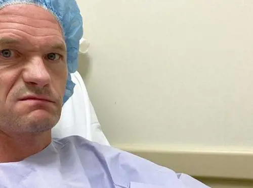 Neil Patrick Harris in ospedale: tendine lesionato per colpa di un riccio di mare
