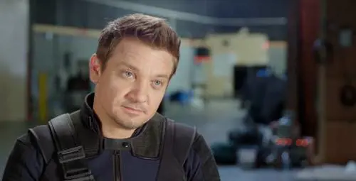 Jeremy Renner trema per le foto a nudo messe in giro dall'ex moglie