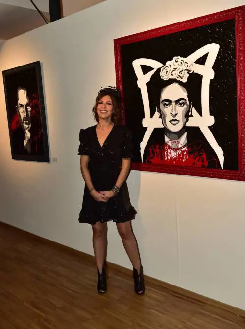 Il debutto di Luna Berlusconi al Mac di Milano
