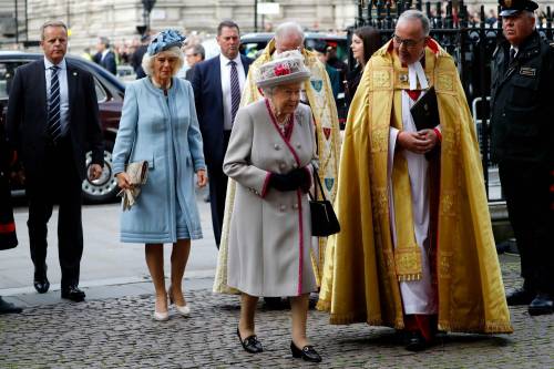 La regina Elisabetta insieme a Camilla