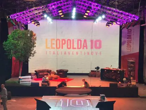 Leopolda, al via la kermesse renziana. Ma il "giglio magico" è dimezzato