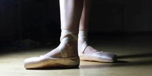 Bambina di 5 anni muore durante la lezione di danza in una scuola di ballo a Crispano