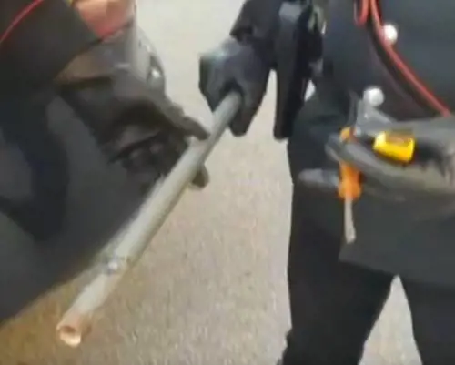 Torino, marocchino rapina donna e attacca militari con una spranga