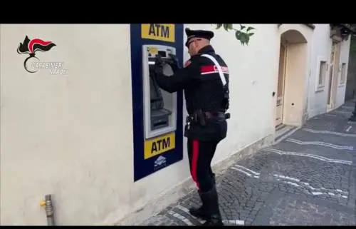 Sorrento, scoperto laboratorio per clonare carte di credito: arrestata coppia di serbi