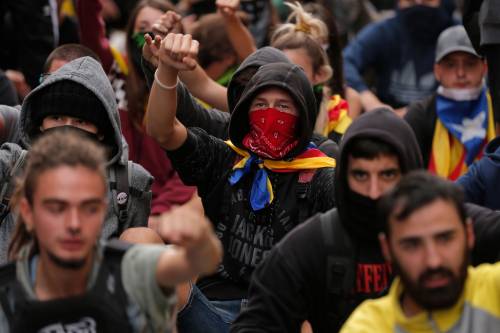 Nuova sfida catalana a Madrid. E arrivano le minacce a Tajani