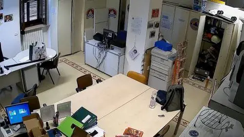 Derubata la protezione civile: la refurtiva era nel campo rom