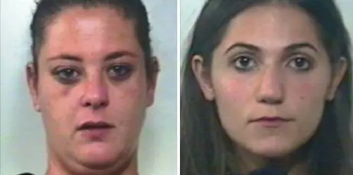 Rubano merce in un negozio, poi vengono arrestate