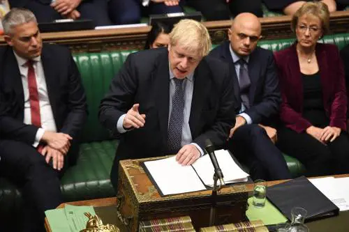 Ora è caos sulla Brexit C'è l'ok al nuovo accordo Ma slitta già la scadenza