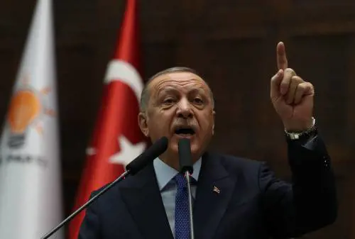 La Turchia bombarda e l'Europa dà un miliardo