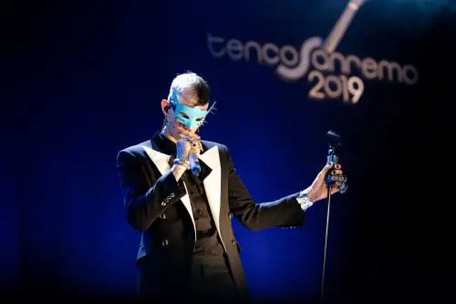 Francesco Baccini tuona contro Achille Lauro: "Basta pagliacci travestiti da artisti"