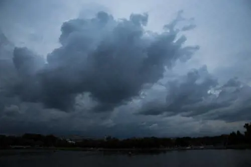 Pioggia, vento, grandine: scatta l'allerta meteo al Nord