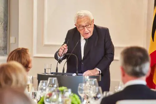 Come mai Kissinger adesso vuol aprire alla Siria di Assad