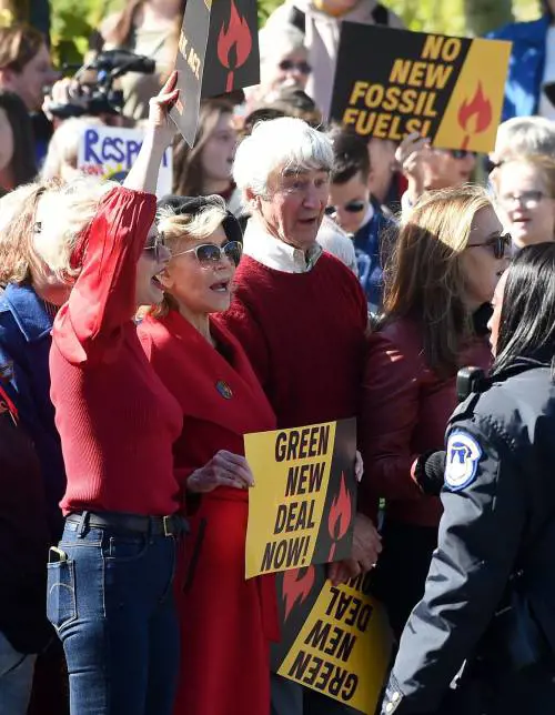 Jane Fonda: "Io come Greta, mi farò arrestare ogni venerdì"