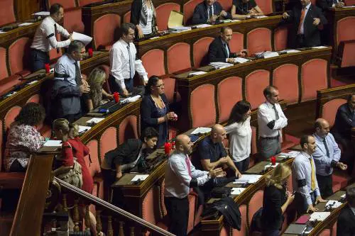 L'indiscrezione: ''Due big del M5s pronti ad uscire''