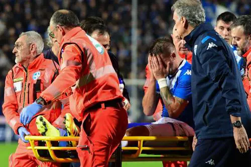 Brescia, brutto infortunio per Dessena: fuori in barella e in lacrime