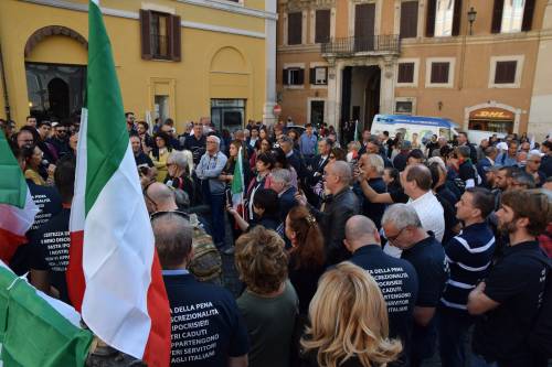La manifestazione delle forze dell'ordine