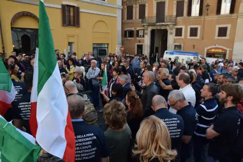La manifestazione delle forze dell'ordine