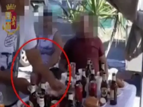 Padre vende le figlie per farle sposare. Le ragazze ritrattano tutto