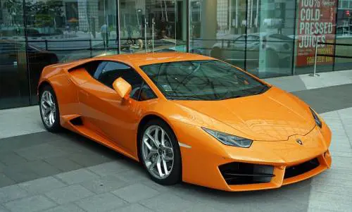 Noleggia una Lamborghini e la rivende: ​condannato un 55enne