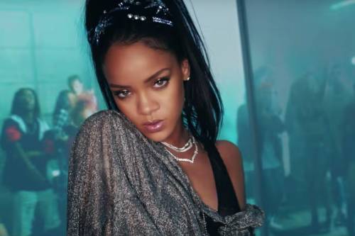 Rihanna: "Oggi mi sento più donna e sogno la maternità"