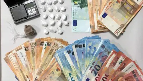 Venezia, spacciava droga in un b&b: in manette 20enne albanese