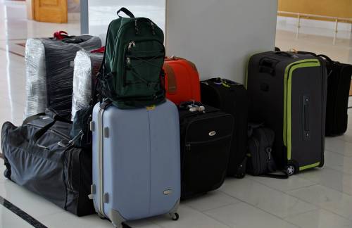 Milano, con un trolley vuoto rubavano i bagagli dei viaggiatori