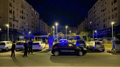 Roma, blitz nella roccaforte dello spaccio a Tor Bella Monaca: 16 arresti