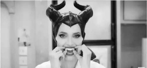 Ecco come Angelina Jolie si trasforma in Malefica