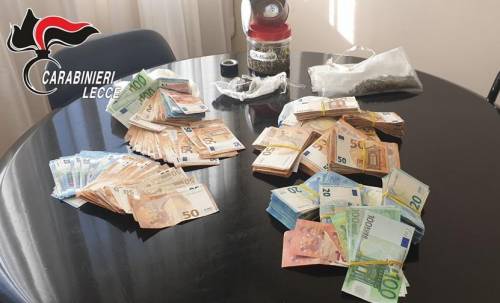 Otranto, droga e migliaia di euro in casa: denunciati due uomini