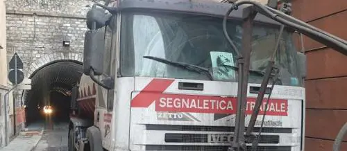La foto del Duce sul camion per i lavori pubblici: bufera a Imperia