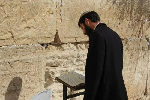 Germania, allarme antisemitismo: un tedesco su quattro ha "pensieri" contro gli ebrei
