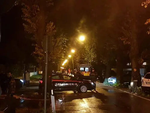 Paura a Vicopisano, uomo si barrica in casa e minaccia di sparare. Poi si arrende