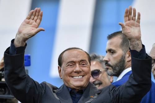 Berlusconi: "Il mio obiettivo? Un centro-destra europeo con Popolari, Liberali, Conservatori e sovranisti responsabili"