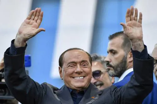 Berlusconi: "Il mio obiettivo? Un centro-destra europeo con Popolari, Liberali, Conservatori e sovranisti responsabili"