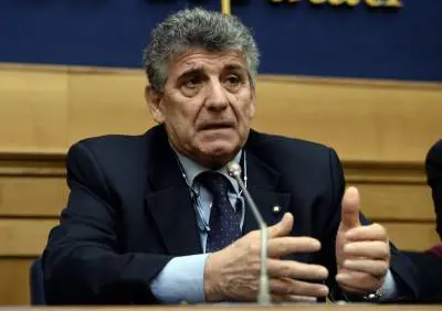 "Becera propaganda", così Bartolo sull'immigrazione. Insorgono i liceali di FdI