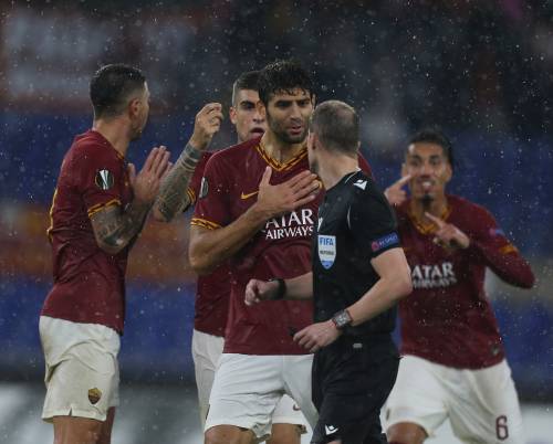 Roma, l'arbitro ammette l'errore. Il club accetta le scuse ma la rabbia resta