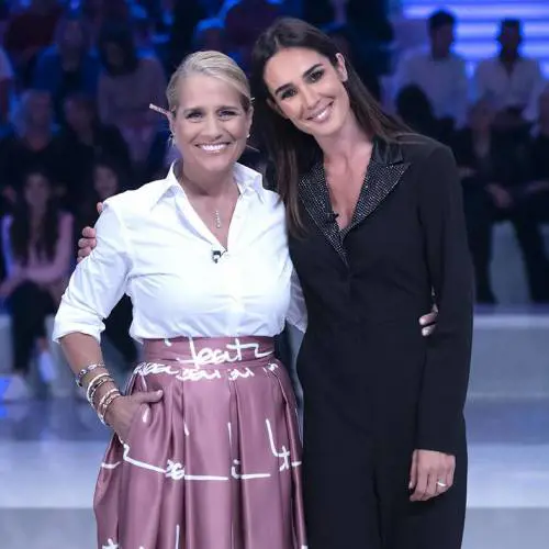 Heather Parisi a Verissimo: "Lorella Cuccarini non è niente per me"