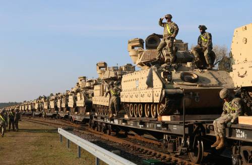 Gli Usa "invadono" la Lituania: tank e soldati contro la Russia