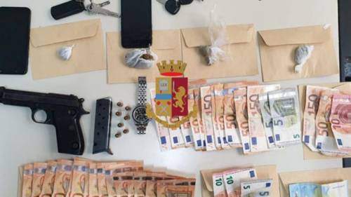  Napoli, 5 giovani arrestati per possesso di pistola e marijuana